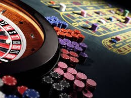 Live-dealer table with multiple camera angles